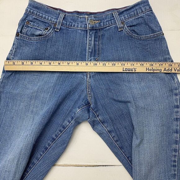 Levi's 550 Women's Classic Relaxed Boot Cut Mid Rise Medium Wash Size 6M - Picture 9 of 16